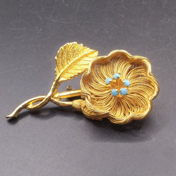 Vintage Gold tone Flower brooch with Turquoise stones - Picture 1 of 4